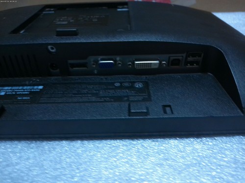 Dell P1913T 19” 1440 x 900 Widescreen LCD Monitor With Stand, VGA & Cables - Picture 8 of 8