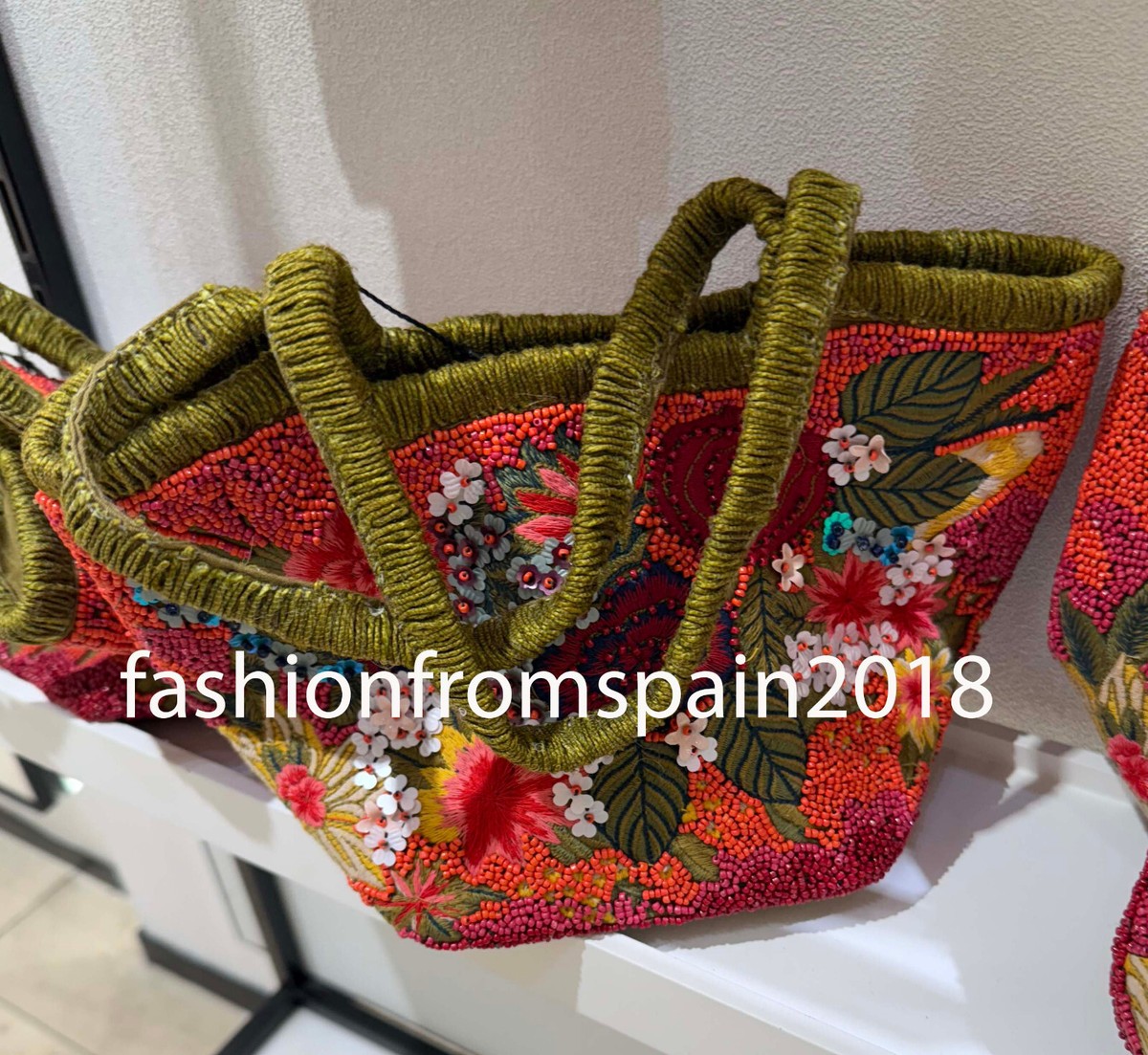 ZARA 刺繍とビーズのミニバッグ 4751/007 SMALL EMBROIDERED BEADED BAG - Multicolored | ZARA United States