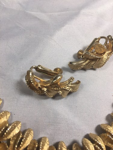 Vintage Signed Franco Bracelet And Earrings Very nice condition Goldtone - Picture 3 of 5