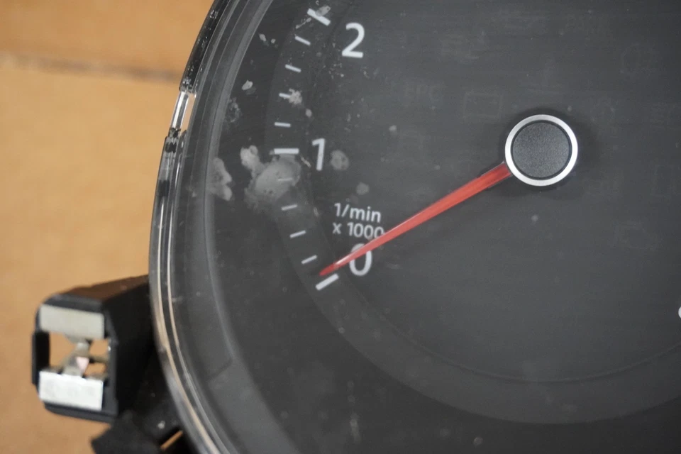 Volkswagen Jetta 2015 2016 2017 velocímetro calibre panel fabricante de equipos originales 121.331 millas Foto 3 de 4