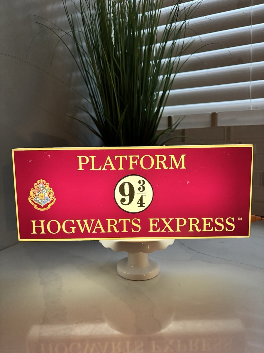 未使用 Hogwarts Express 9¾ 壁掛けプレート ハリー・ポッター Harry Potter Platform 9 3/4 Hogwarts Express Light Sign With Power