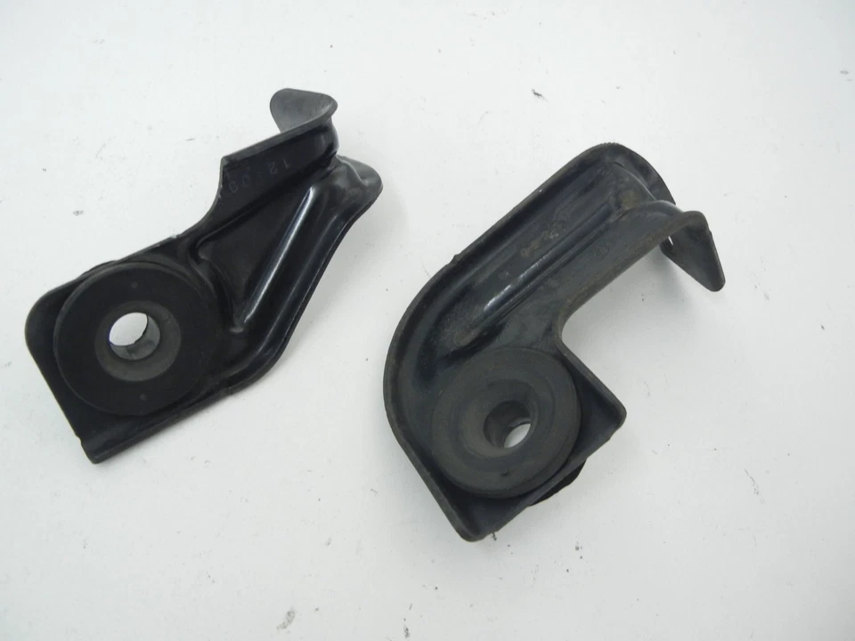 Saturn Outlook 2007 - 2010 Upper Radiator Bracket Left Right Support OEM - Image 2 of 2