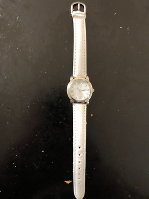 Montre Femme Douglas Classique - Cadran Blanc, Bracelet Cuir Synthétique Argenté - Quartz - Neuve
