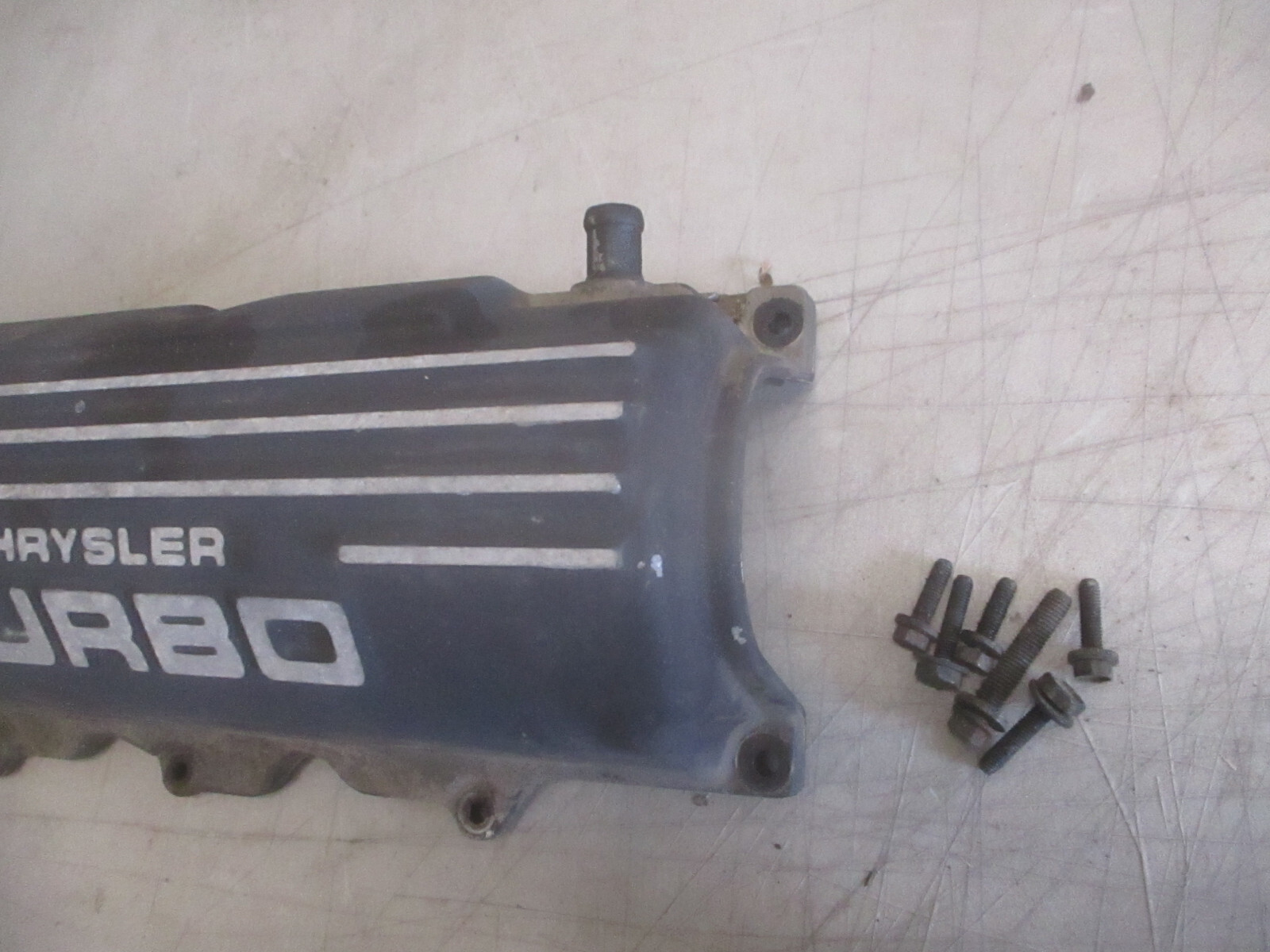 Valve Cover 4 Cyl Turbo with Bolts Chrysler Maserati TC 89 90 91