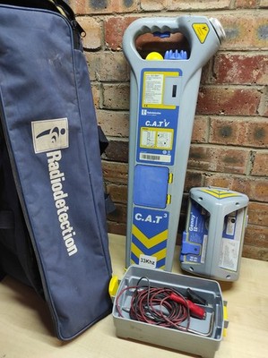 12-mo. calibration certificate, RADIODETECTION CAT3V CABLE detector, genny, bag