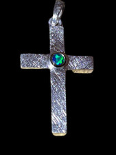 Schweres Silberkreuz mit Opal