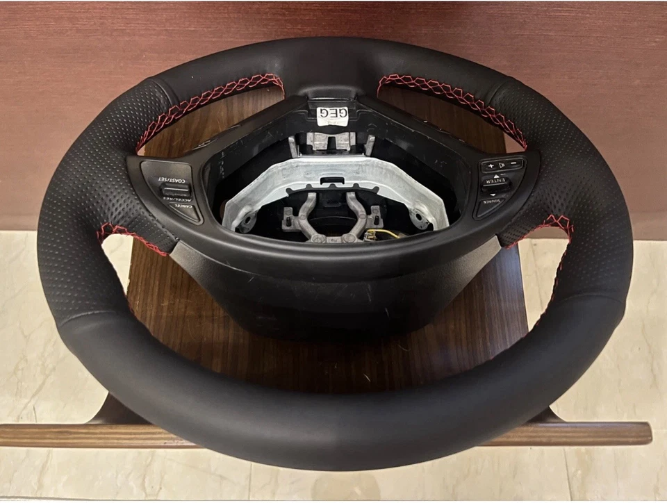 08-13 Infiniti G37 COUPE Volante Cuero Costuras Rojo Foto 4 de 4