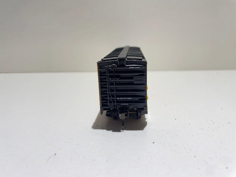 Mantua HO Scale ATSF Santa Fe #3466 41' Steel Reefer Car No Box - Image 2 of 4