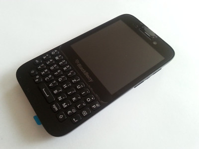 BLACKBERRY Q5 8GB BLACK NEU+OVP+VIELE EXTRAS+RECHNUNG+DHL VERSAND