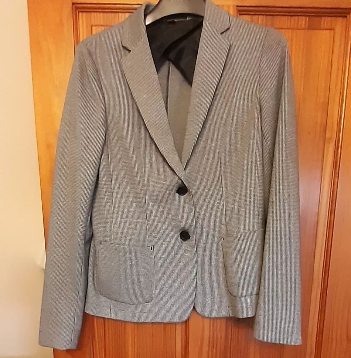 Uniqlo white deals blazer