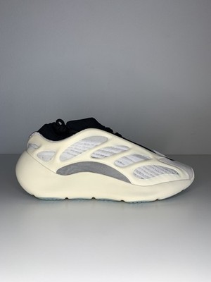 adidas Yeezy 700 V3 Azael FW4980 size 10 off white analog black vanta static