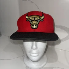 Mitchell & Ness Men's Red Gold Vintage Chicago Bulls Big Logo Snapback Cap Hat