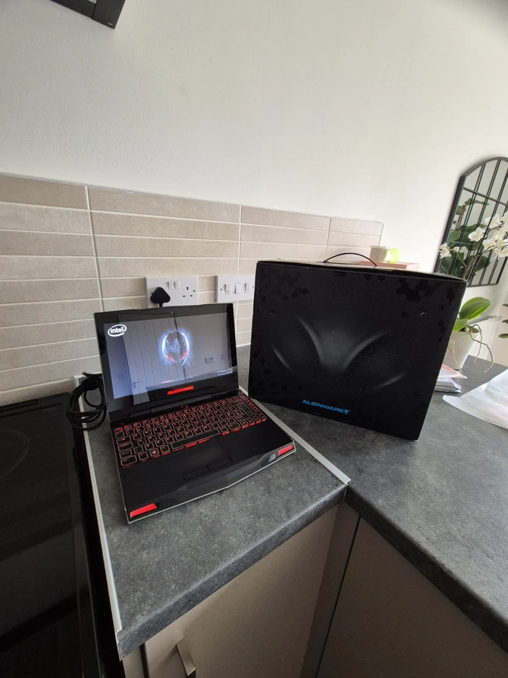 Alienware M11X C2D 4GB RAM, NVIDIA GT, WINDOWS 7 + FAST UK 🇬🇧 POST! - Image 2 of 4
