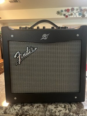 Fender Mustang I V.2 Guitar Amplifier Amp Combo w/ Instrument Cable Tested