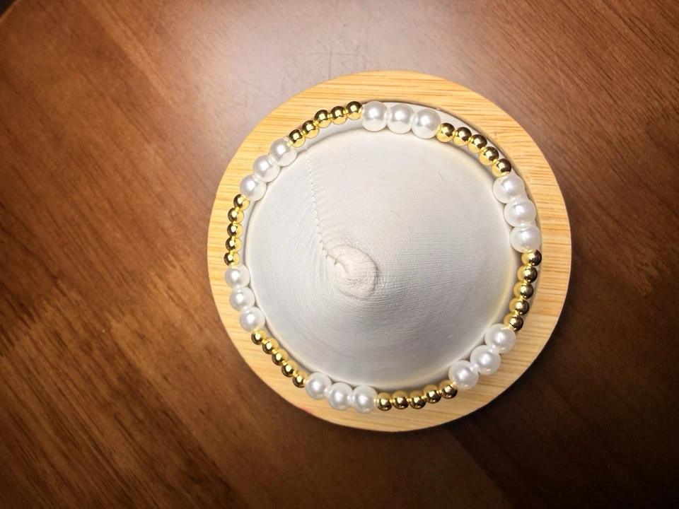 Pulsera Enewton oro y perlas con bolsa para el polvo Foto 3 de 3