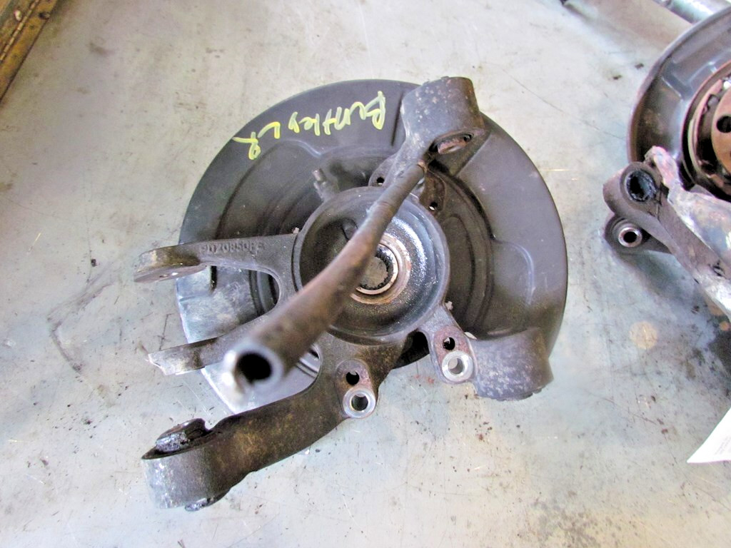 2001 Bentley Arnage LH Driver Rear Spindle PD20850PE