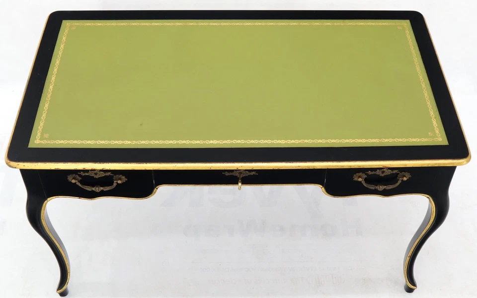 Consola de escritorio Baker Country francesa de cuero con borde dorado lacado negro Foto 3 de 4