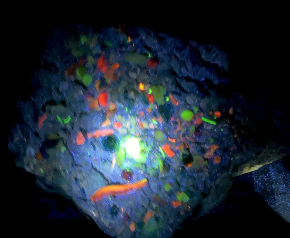 😎Akro Agate Co.Piece Of History-Massive Piece Of The Floor W/Marbles & Cullet - Image 2 of 4