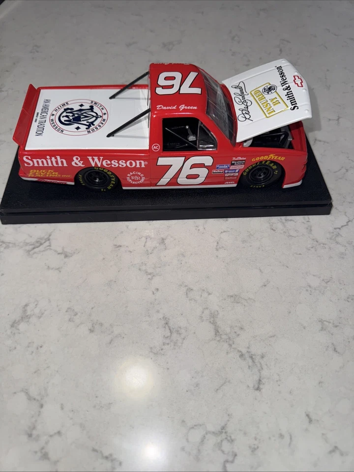 1/24 Revell 1996 nascar Race Truck #76 David Green No Box Display Case - Image 4 of 4