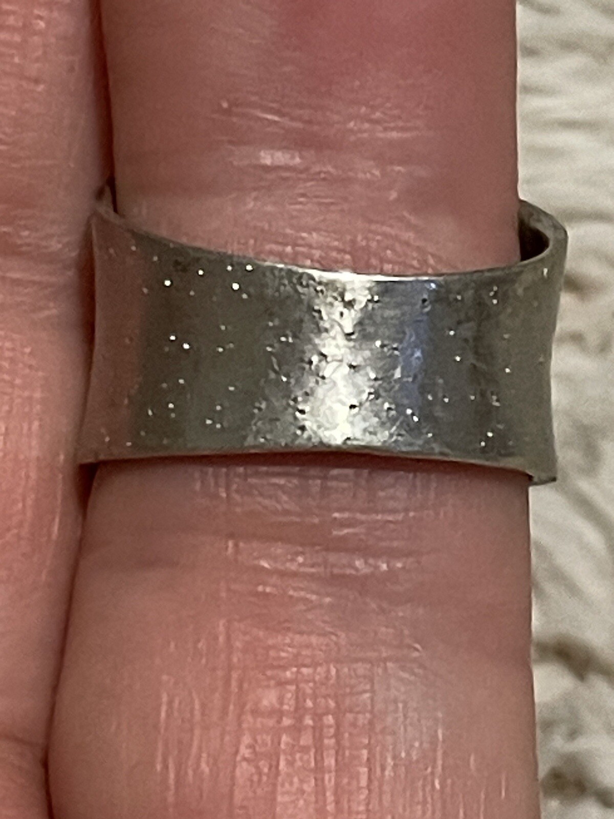 Zales Sterling Silver Concaved Speckled Dot Tapered Cigar Band RCI Ring .925 Sz7