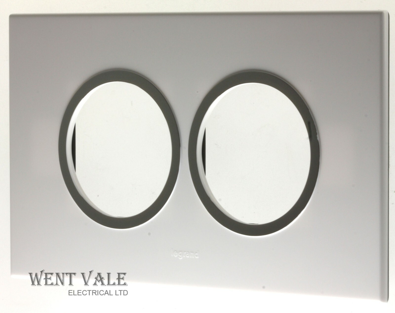Legrand Arteor - 5755 50 - 4 Module 2 x 2 Round Aperture Cover Plate in White