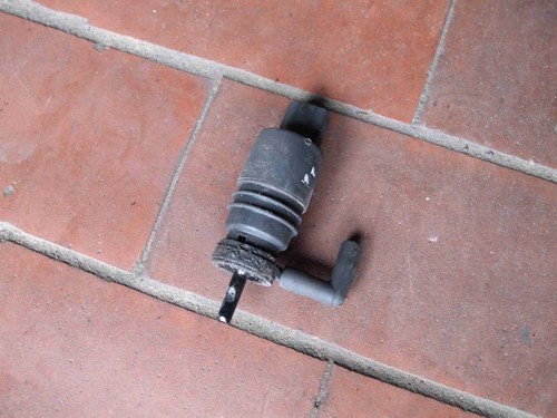Spritzwasserpumpe VW Bora Passat 3B 3BG Limousine Scheibenwaschpumpe Pumpe