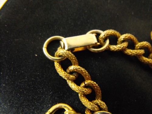 Pulsera infantil vintage en tono dorado con 7 dijes - Bonita - Imagen 5 de 5