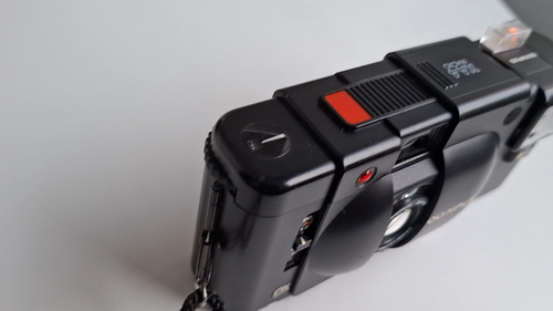 Vintage Olympus XA4 DX Rangefinder Macro 35mm 3.5 Zuiko Lens + A11 Flash - Video 1 of 1