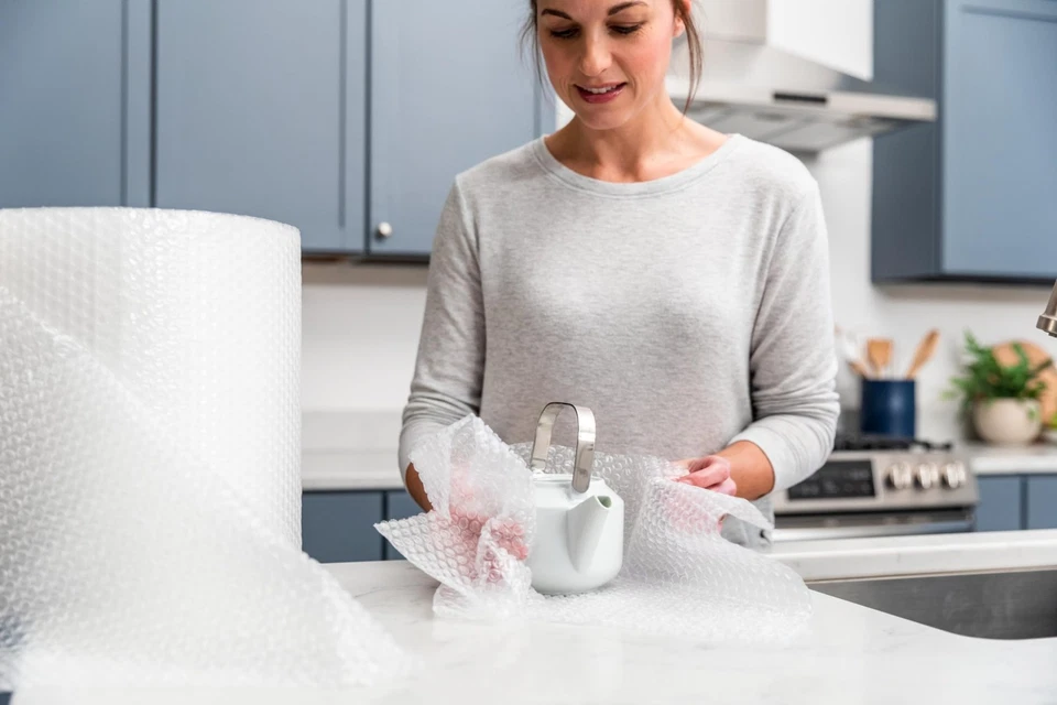 Duck Brand 12in x 175ft Small Bubble Cushioning Wrap for Fragile Items Shipping - Image 3 of 4