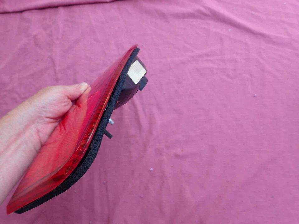 Camión Lincoln Blackwood 2002-03 conjunto de luces traseras interiores izquierda ¡Nuevo en caja! reflector lente Foto 4 de 4