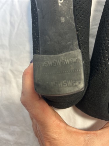 Stuart Weitzman Fairfield Black Perforated Suede Heels Gold Buckle Size 8.5 - Picture 8 of 8
