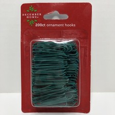Ornament Hooks Christmas Tree Hangers 200 Count Green One and a Half Inch Long