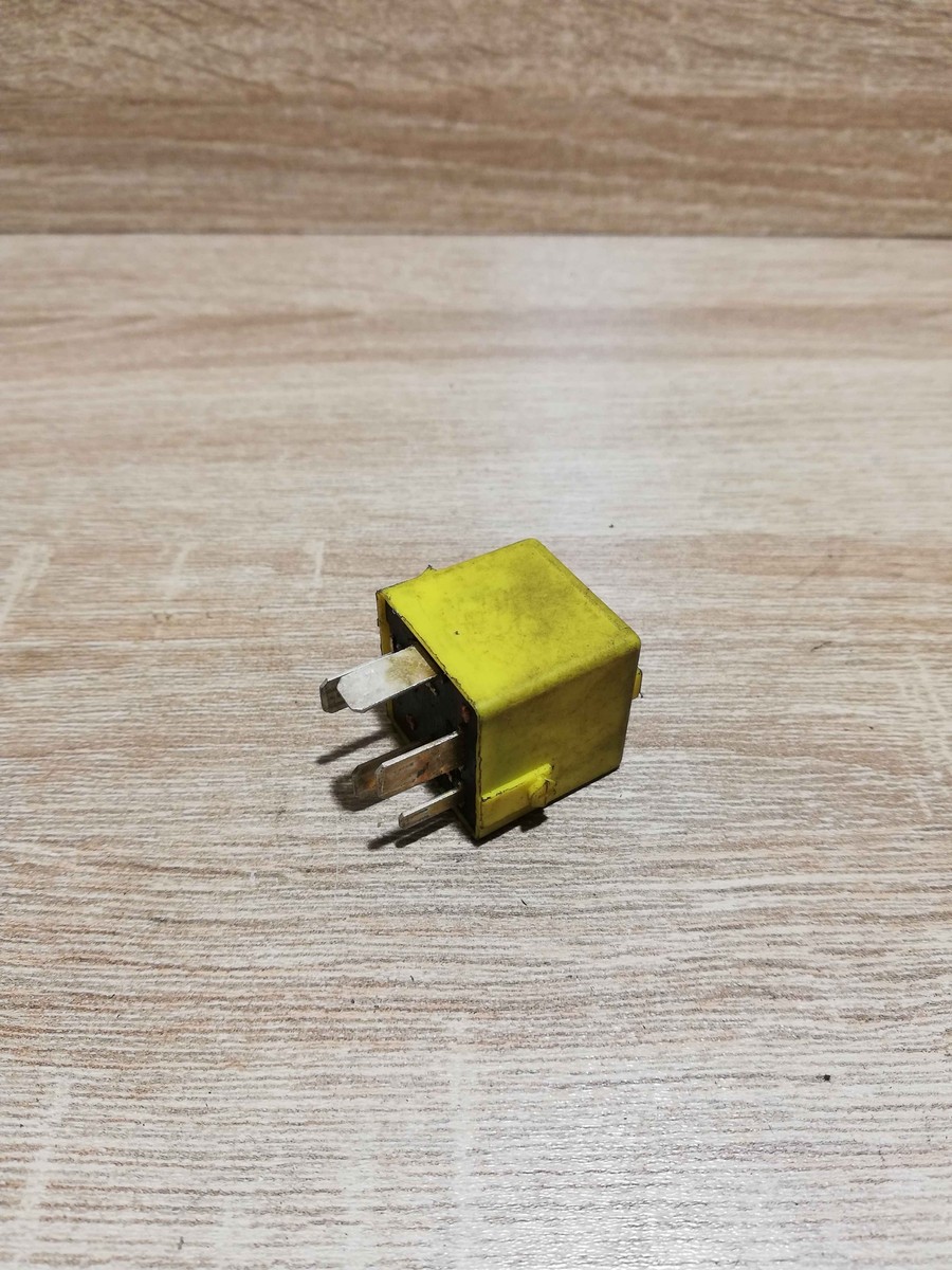 Bmw E32 735i 740i 750i E34 1390383 22210514 Relay Control Module 