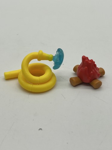 Disney Junior Mickey Mouse Club Figurines Fire Truck Hose Camp Fire 6pc Playset - Foto 13 di 17