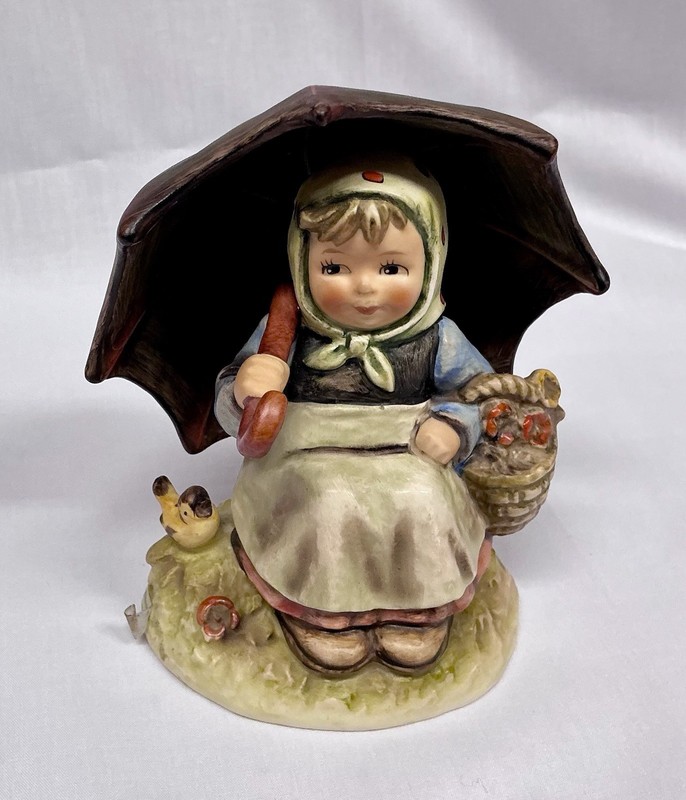 HUMMEL GOEBEL Figurine~Collectors Club~#408~Smiling Through~ TMK6~ 4.75"H