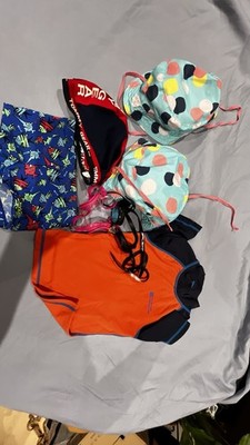 Kinder Bademode Paket Zoggs Slazenger Mountain Warehouse Badehose Rash Vest Caps