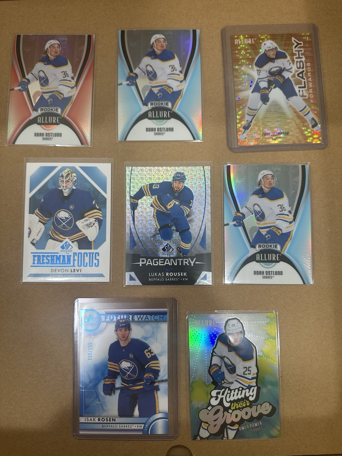 много карт Upper Deck NHL Buffalo