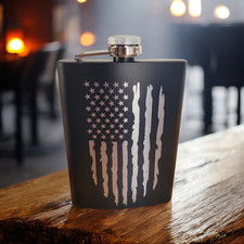 Negro mate 8 oz. Frasco de bolsillo de cadera de acero inoxidable - Diseño de bandera de Estados Unidos