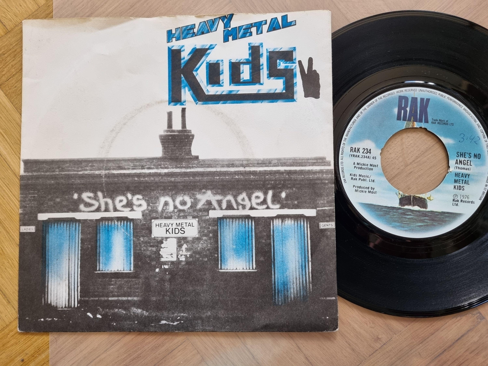 7"" Single Heavy Metal Kids - She's no angel Vinyl UK