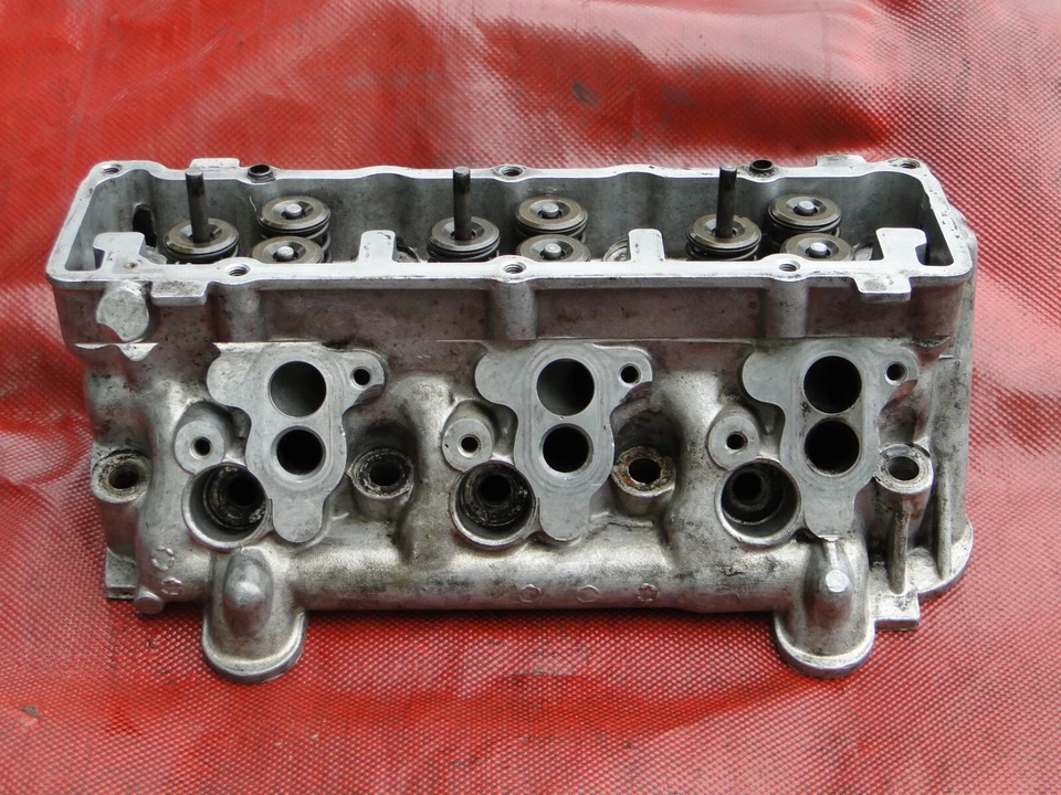 Culata lateral derecha Maserati Biturbo 2.5 V6 OEM 1984-1986 GENUINA 310630003 Foto 3 de 4