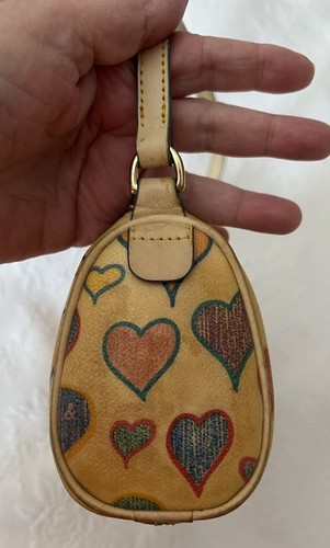 Vintage Dooney Bourke Rainbow Crayon Hearts Mini Barrow Schultertasche - Bild 8 von 15