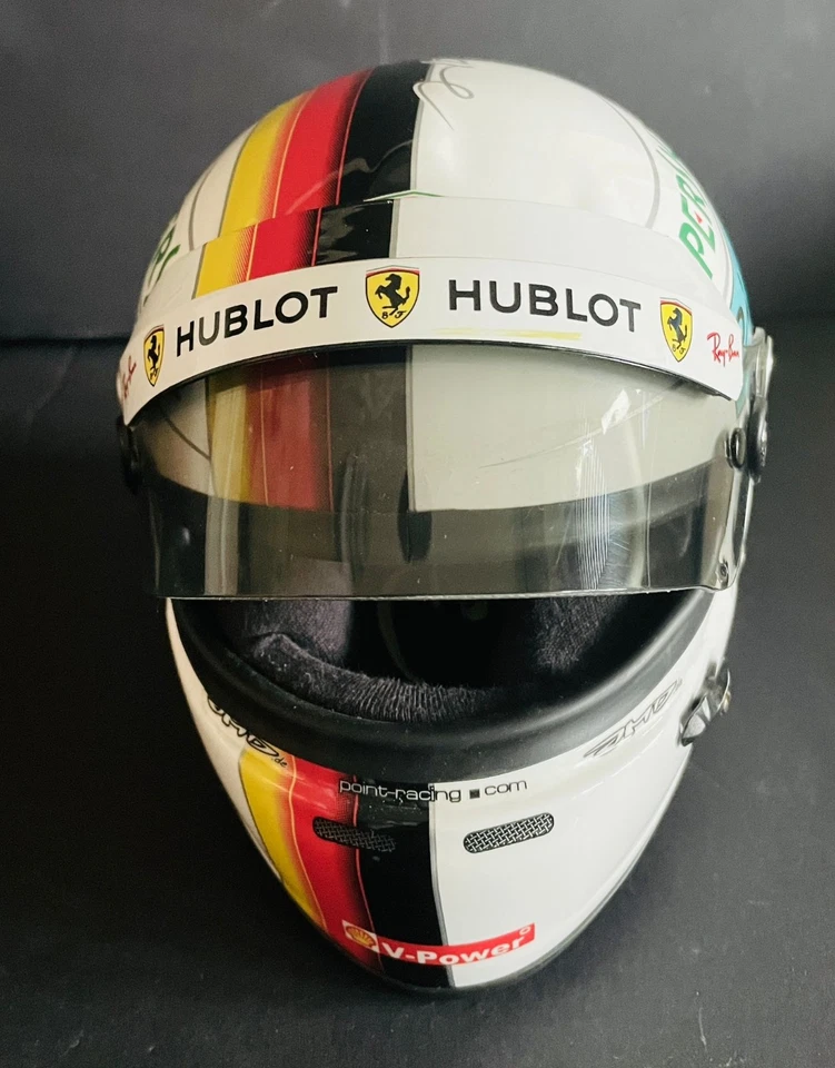 Casco originale Arai in scala 1:2 di Sebastian Vettel - Ferrari 2018 - Immagine 3 di 4