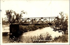 Cartolina d'epoca MI RPPC antica auto fucile fiume treno ponte ramo ovest Omer