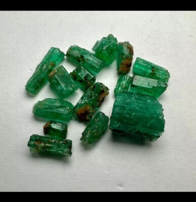 7,70 ct. gut abgeschlossen Top grüner Panjsher Smaragd kleine Kristalle Lot @Afg