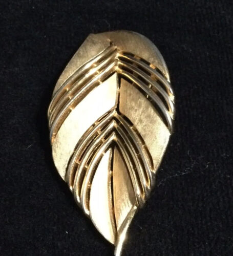 Vintage Trifari Reticulated Leaf Brooch Brushed Shiny Gold Tone Pin 3"