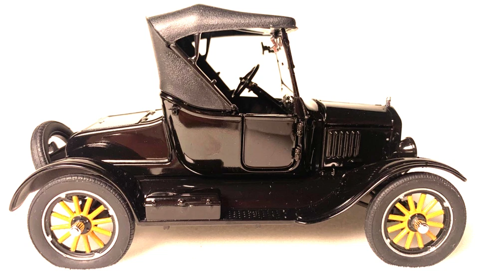 Danbury Mint 1925 Ford Model T Runabout Black scale 1:32 Inventory# 4461 - Image 2 of 4