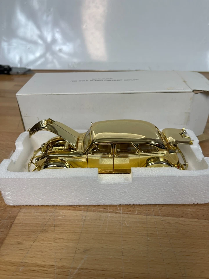 Carro Chrysler Airflow de metal fundido folheado a ouro 1936 com caixa escala 1:24 GLDAIR - Imagem 3 de 4