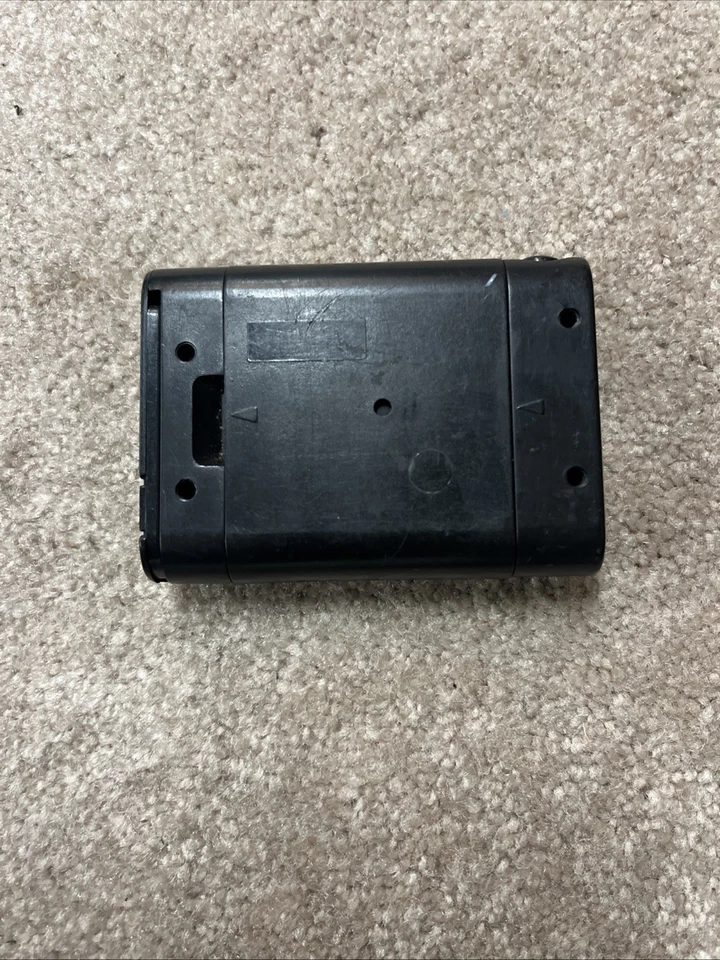 VINTAGE QUARTZ TRAVEL ALARM CLOCK W/ FLASHLIGHT - Image 2 of 4