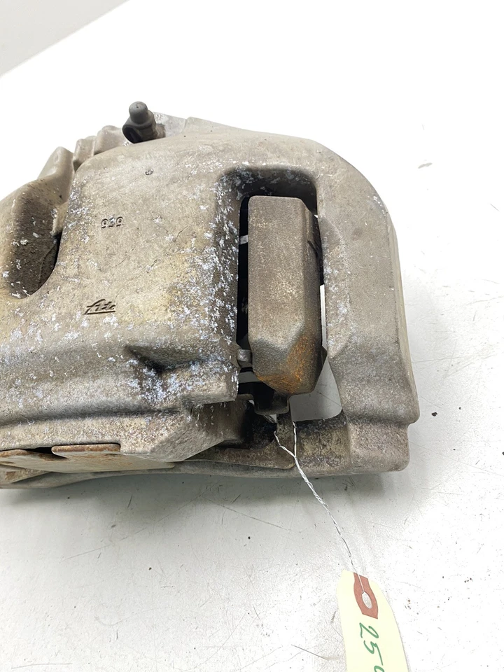 BMW 750Li F01 F02 FRONT RIGHT PASSENGER SIDE BRAKE CALIPER OEM 2010 - 2015 - Image 3 of 4
