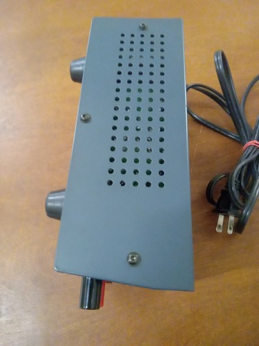 Radio Shack Regulated Power Supply 22-504 13.8 Volt 3 Amp DC Output 120V Input - Zdjęcie 3 z 10